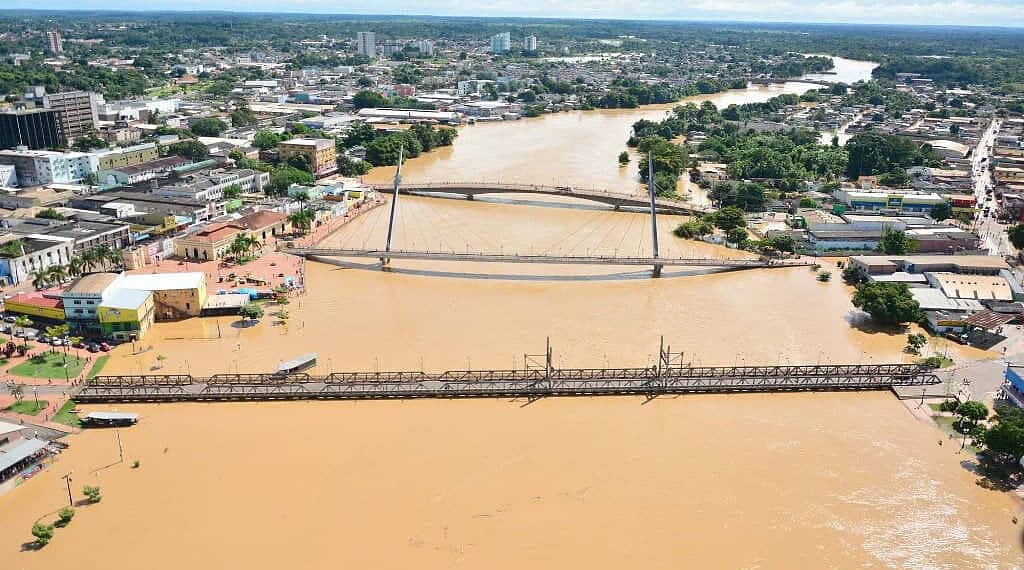 Com três pontes interditadas trânsito fica caótico na capital 1 Com três pontes interditadas trânsito fica caótico na capital