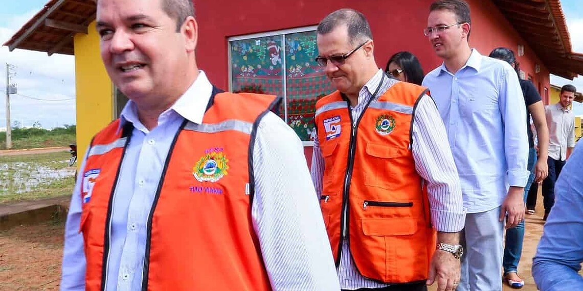 Tião levou Eduardo Gabas pra conhecer a Cidade do Povo