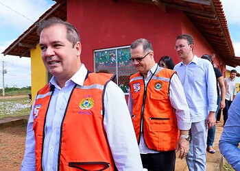 Tião levou Eduardo Gabas pra conhecer a Cidade do Povo