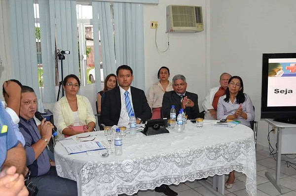 MPAC discute estágio de alunos de universidades bolivianas em hospital de Rio Branco