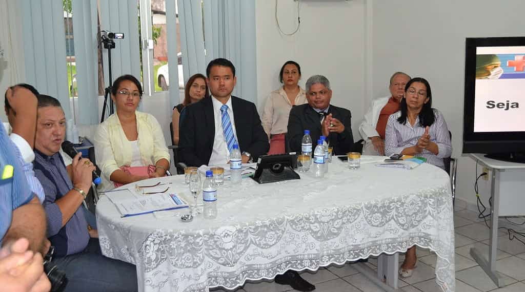 MPAC discute estágio de alunos de universidades bolivianas em hospital de Rio Branco