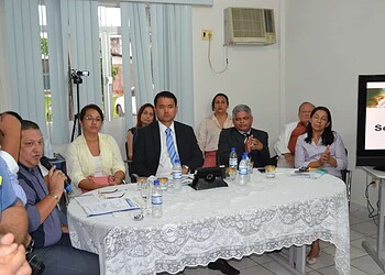 MPAC discute estágio de alunos de universidades bolivianas em hospital de Rio Branco