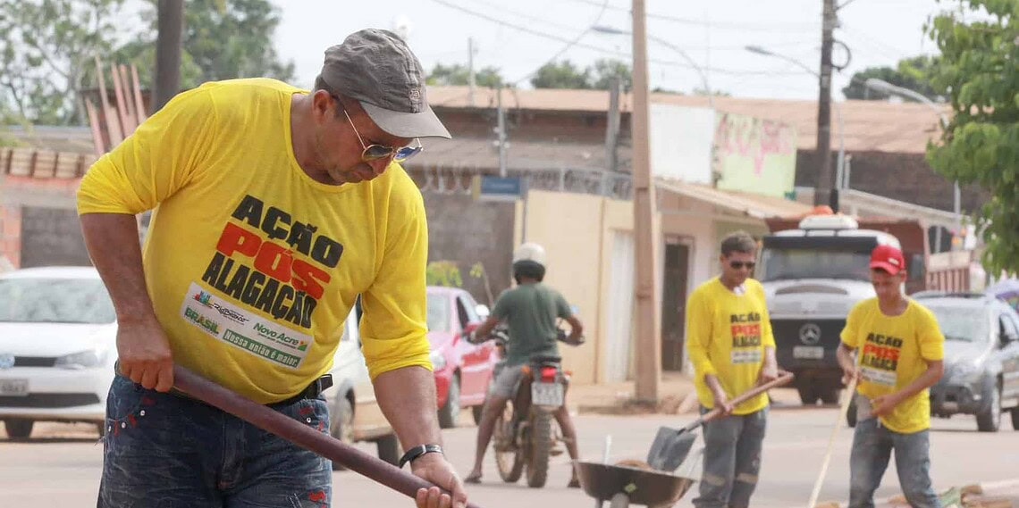 Operação de limpeza pós-alagação é intensificada na Baixada da Sobral
