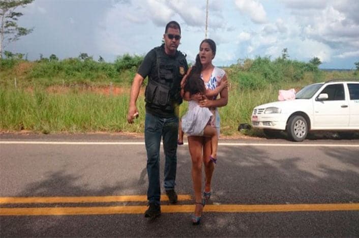 Polícia prende acusada de usar bebê de 15 dias para disfarçar transporte de cocaína 2 Polícia prende mulher que usava bebê de 15 dias para disfarçar transporte de cocaína 4