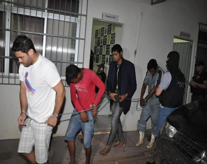 Superlotação faz polícia transferir presos para outras delegacias