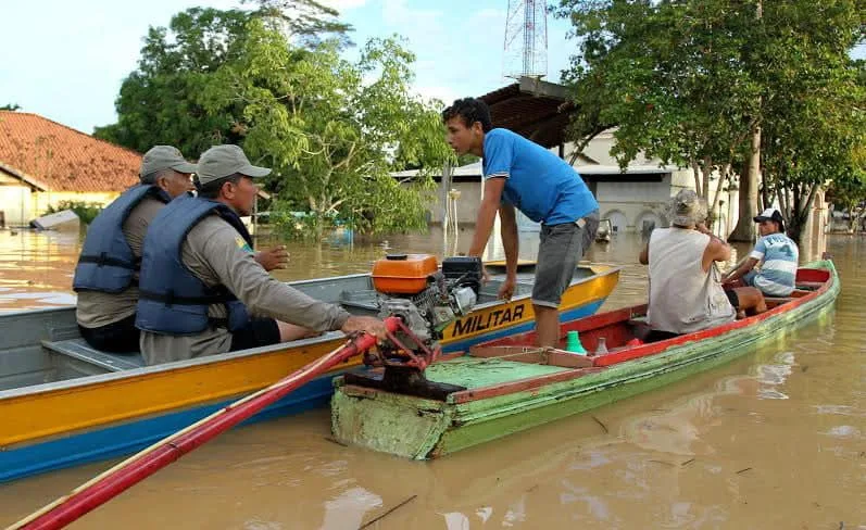 A Polícia Militar trabalha diariamente no monitoramento das áreas alagadas. (Foto:  ANGELA PERES SECOM ACRE)