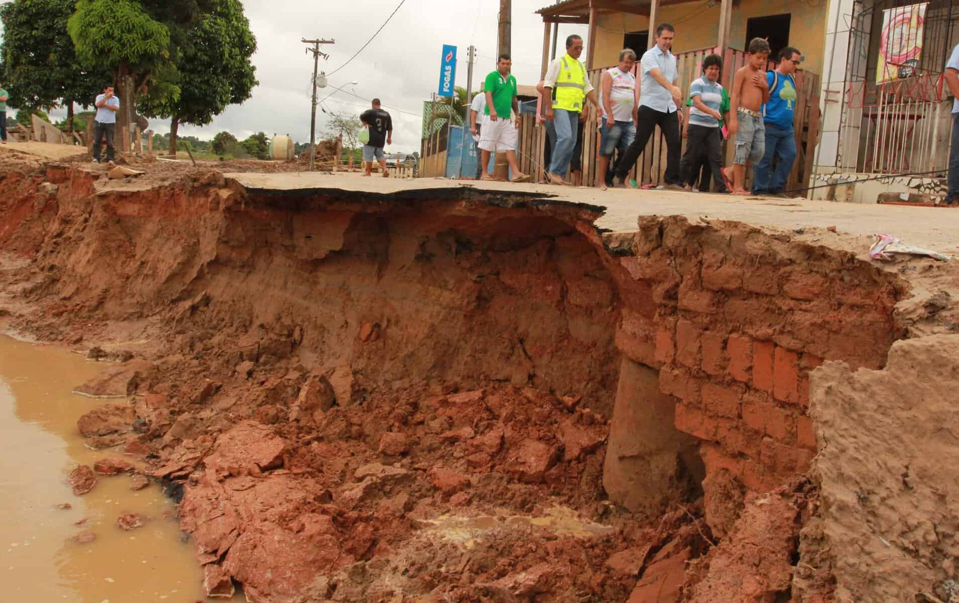 Pref Marcus Alexandre  vistoria locais que desbarracaou 2  Foto Marcos Vicentti