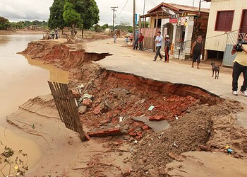 Prefeitura realiza intervenção no bairro Base para garantir segurança aos moradores