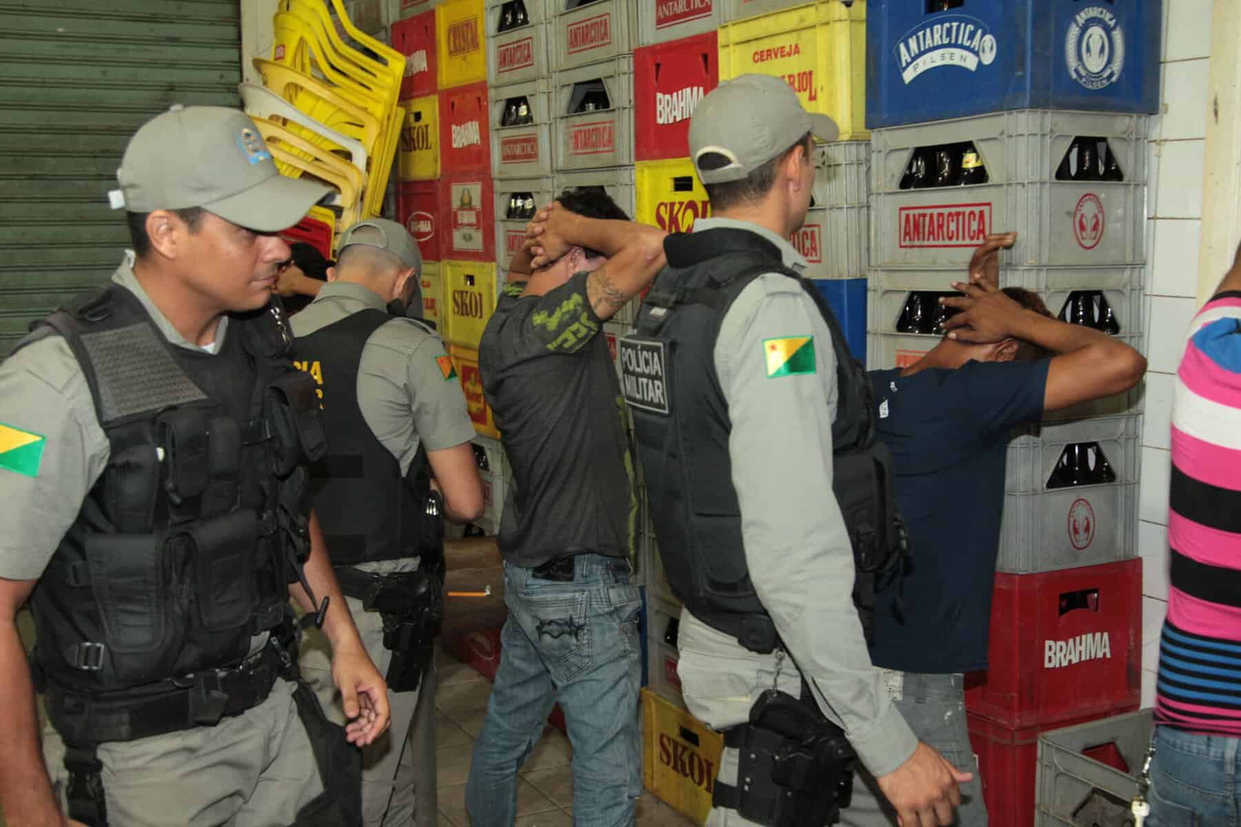 Três bares foram fechados durante operação policial 