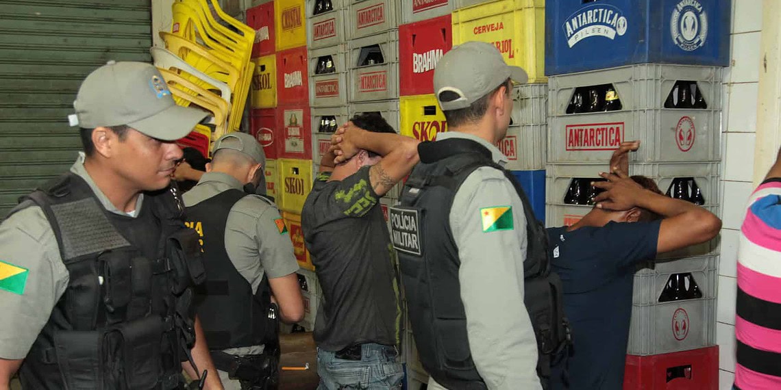 Três bares foram fechados durante operação policial