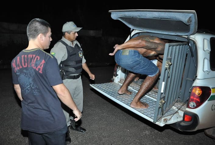 Seis presos serraram grades e tentam fugir da delegacia 3