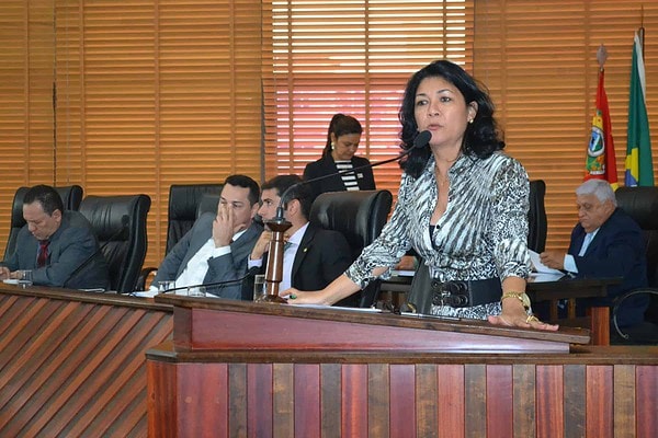 Deputada Eliane Sinhasique questiona alto preço do peixe produzido no Acre