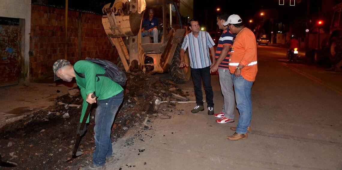 Manutenção viária noturna é feita para que cidade volte à normalidade 1 Manutenção viária noturna é feita para que cidade volte à normalidade
