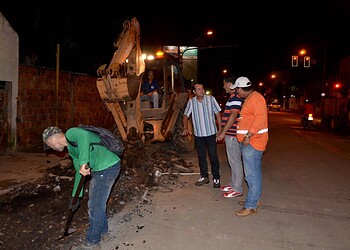 Manutenção viária noturna é feita para que cidade volte à normalidade