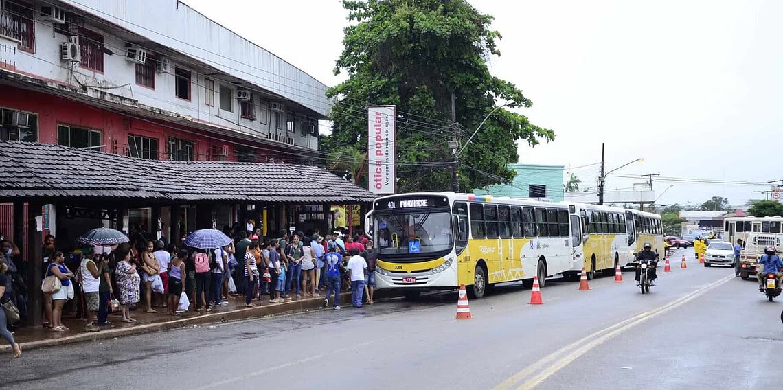 Rbtrans orienta o trânsito e o transporte de passageiros no centro da cidade 1 Rbtrans orienta o trânsito e o transporte de passageiros no centro da cidade