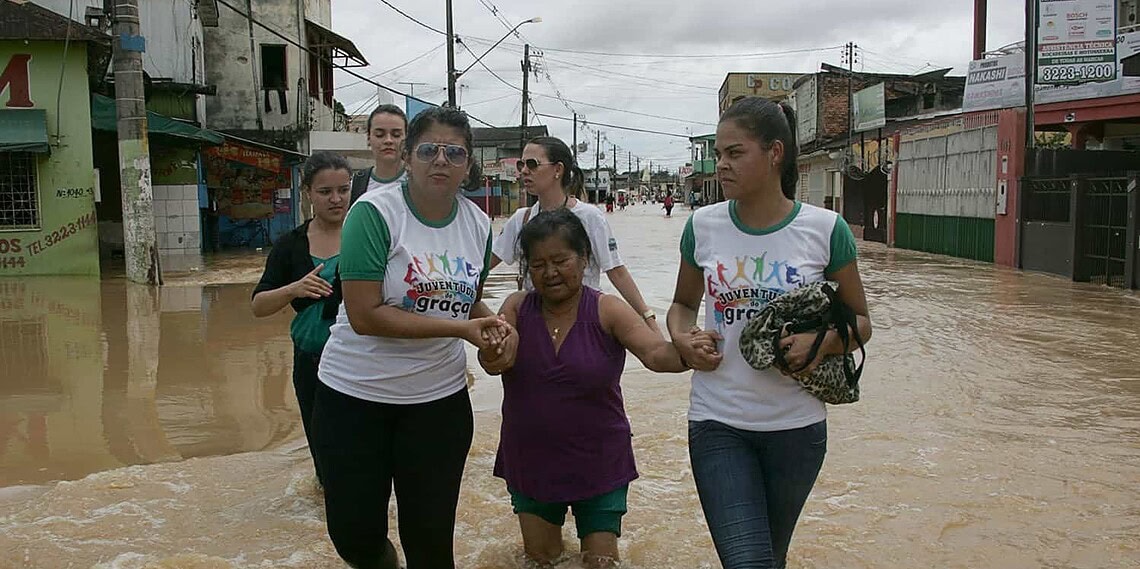 Estudantes colaboram com trabalho voluntário 1 Estudantes colaboram com trabalho voluntário