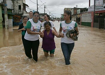 Estudantes colaboram com trabalho voluntário