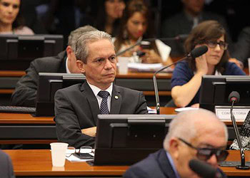 Angelim integra Frente Parlamentar pela Valorização das Universidades Federais