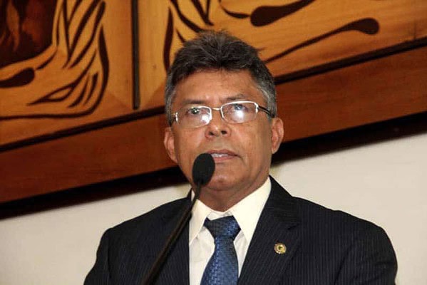 Deputado se reúne com bancada federal para tratar de ajuda ao Estado