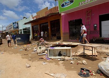 Comerciantes estão no vermelho após a cheia do rio