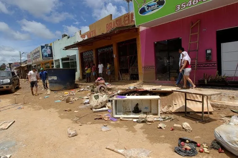 Comerciantes estão no vermelho após a cheia do rio