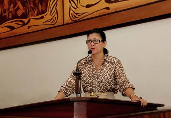 Eliane Sinhasique pede que Sesacre envie médicos oftalmologistas ao município de Feijó