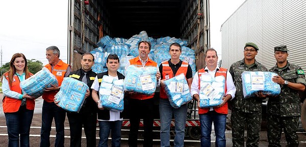 Ministro da Integração Nacional entrega kits humanitários a desabrigados