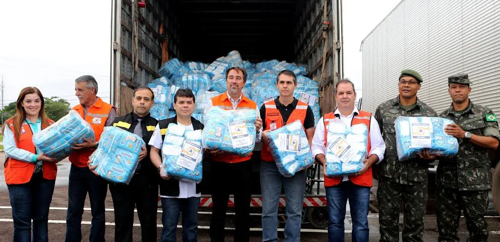 Ministro da Integração Nacional entrega kits humanitários a desabrigados 1 Ministro da Integração Nacional entrega kits humanitários a desabrigados
