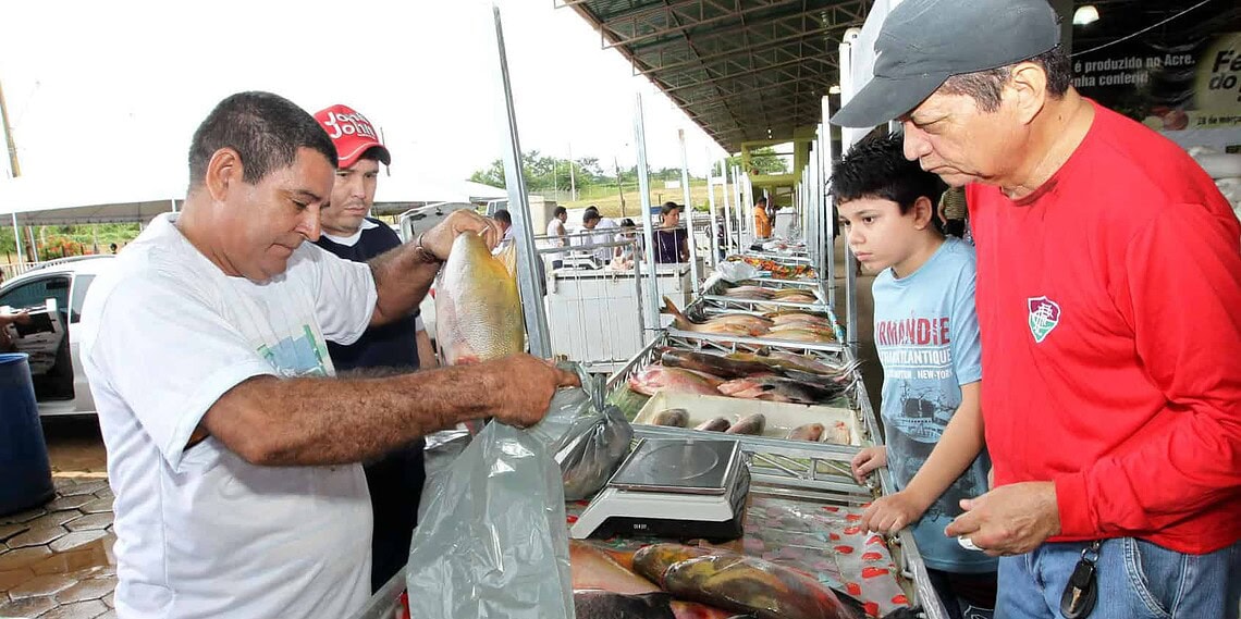 Feira do Peixe na Ceasa reúne mais de 100 produtores familiares