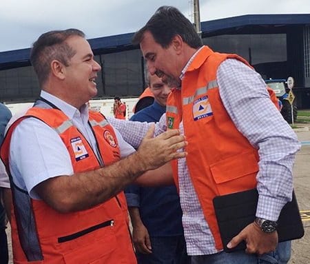 VISITA – Governador Tião Viana recebeu pessoalmente o ministro da Integração Gilberto Occhi, que veio ver de perto a situação da alagação no Acre.