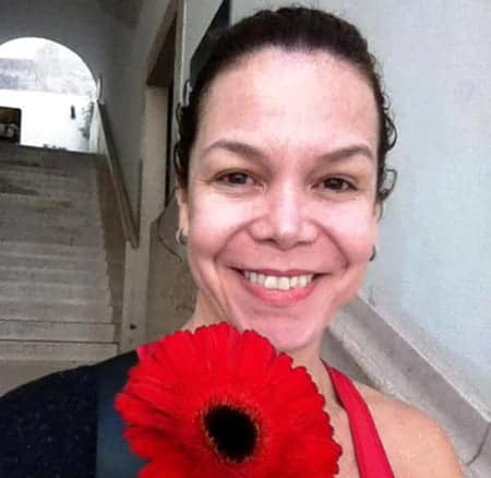 EM PORTUGAL – De Lisboa, a ex-vereadora Aryanne Cadaxo enviou através das redes sociais saudações às mulheres acreanas. Linda foto!