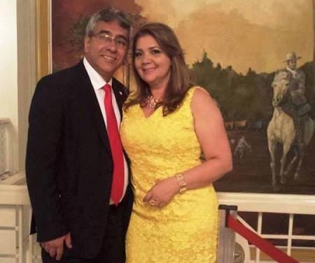 PARABÉNS – Engenheiro Ricardo Araújo trocou de idade ontem e a coluna deseja muitas felicidades. Na foto, com sua simpática esposa Rosângela Raolino.