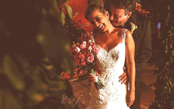 ENLACE – Cerimônia das mais elegantes marcou o casamento de Izabella Montila e Júnior Betão, sábado passado. Felicidades ao casal! (Foto: Lifecine)  