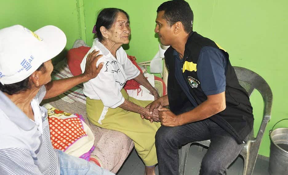 Idosa tem benefícios extraviados pela filha e MP/AC confisca cartão e intervém junto a INSS 1 Marciolina de Lima está abrigada no Parque de Exposições