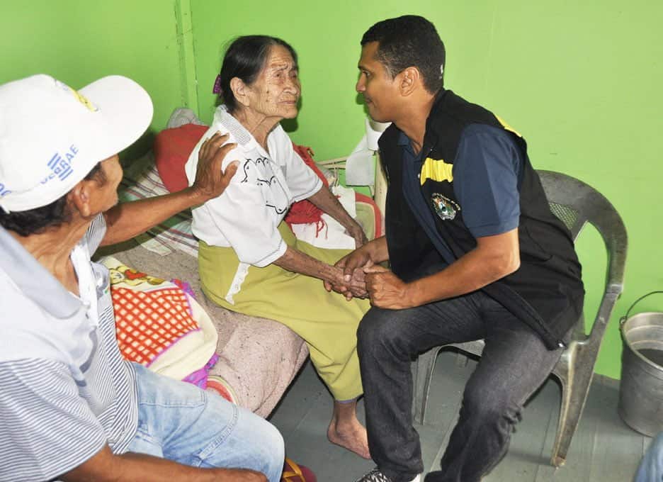 Idosa tem benefícios extraviados pela filha e MP/AC confisca cartão e intervém junto a INSS 2 Marciolina de Lima está abrigada no Parque de Exposições