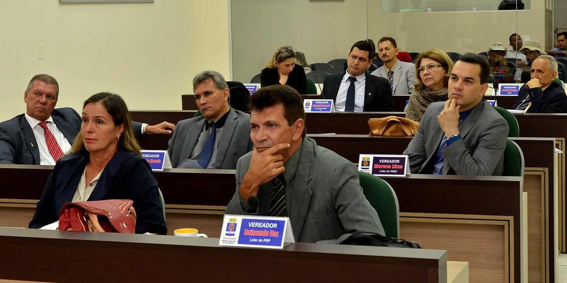 Vereadores realizam sessão extraordinária para votar projeto que congela preço da passagem de ônibus 1 Vereadores realizam sessão extraordinária para votar projeto que congela preço da passagem de ônibus