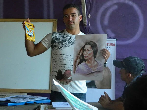 Artista plástico realiza oficina de desenho e pintura no próximo dia 14