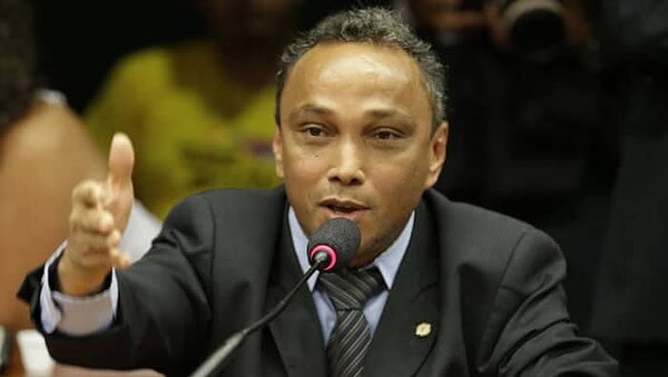 Sibá Machado entra com mandato de segurança para barrar PL da terceirização