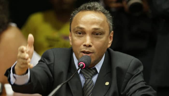 Sibá Machado entra com mandato de segurança para barrar PL da terceirização