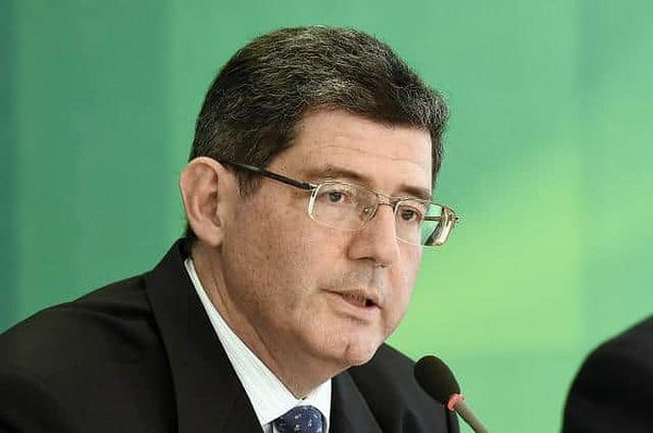 Mudanças na terceirização não vão gerar aumento na carga tributária, diz Levy