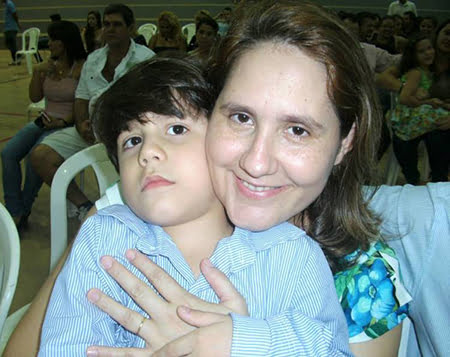 A professora Ademílcia Gana é mãe do pequeno Pedro, portador do autismo