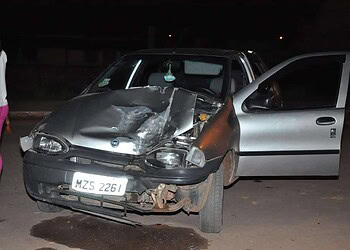 Acidente na Estrada da Sobral entre carro e moto deixa um ferido