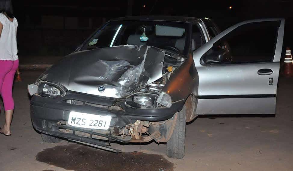 Acidente na Estrada da Sobral entre carro e moto deixa um ferido