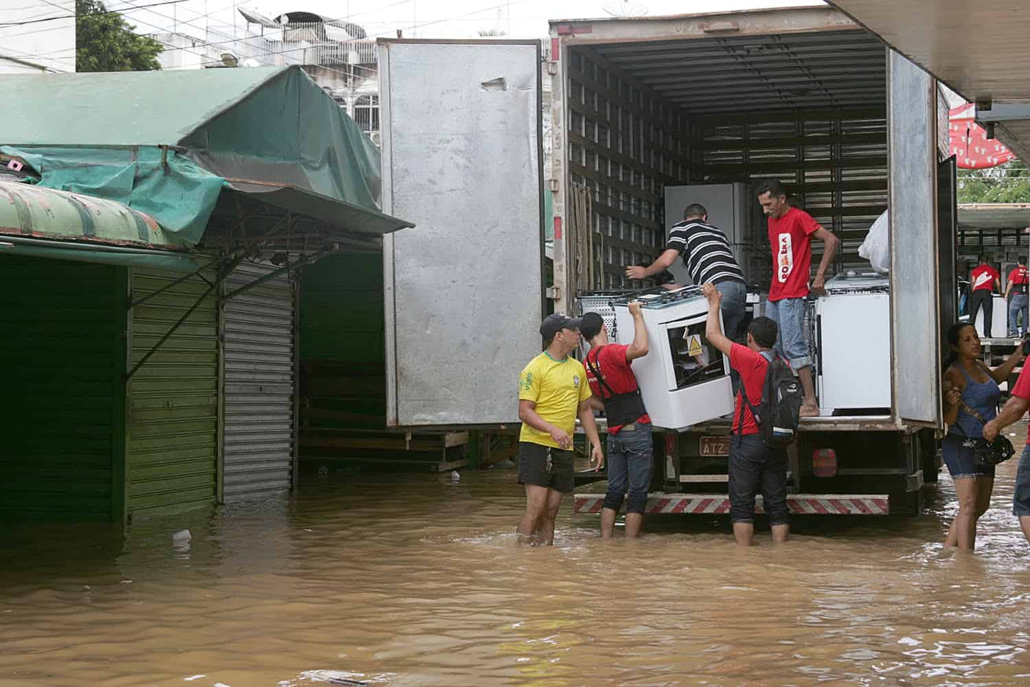 Empresários estimam que comércio vai voltar à normalidade, em 45 dias 2 Alagação - OL (5)