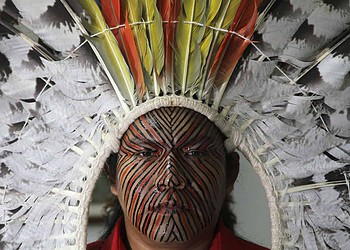 Peças dos Yawanawás são apresentadas na coleção da Cavalera no principal evento de moda do país