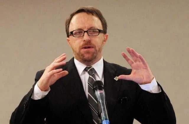 Ministro diz que estratégia é afastar o governo de denúncias que abalaram o PT 1 Ministro diz que estratégia é afastar o governo de denúncias que abalaram o PT