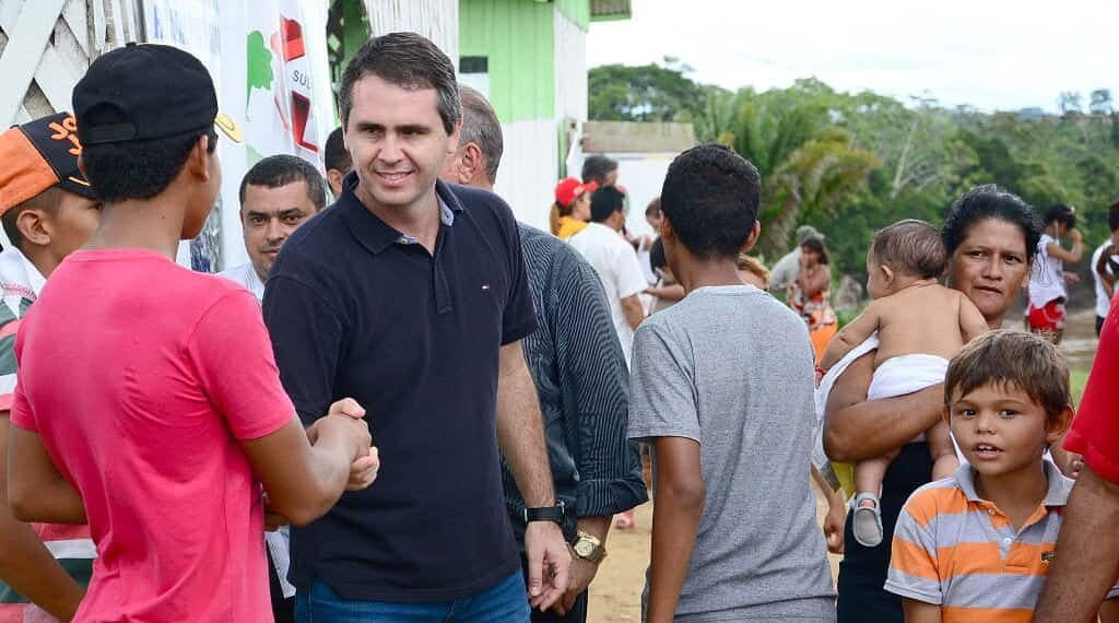 População fez questão de agradecer ao prefeito. (Foto: Ascom PMRB)