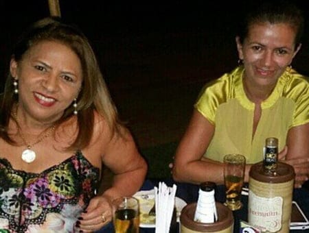 Como ninguém é de ferro, em happy hour na tarde do sábado, 4, comemorando o sucesso da mega promoção da loja Via Onni, a empresária Nilza Araújo, com sua irmã e fiel escudeira Nilsa. Neste sábado, 11, Nilza, arma um coquetel durante todo o dia para lançar a coleção outono/inverno que acabou de aportar em sua Via Onni.