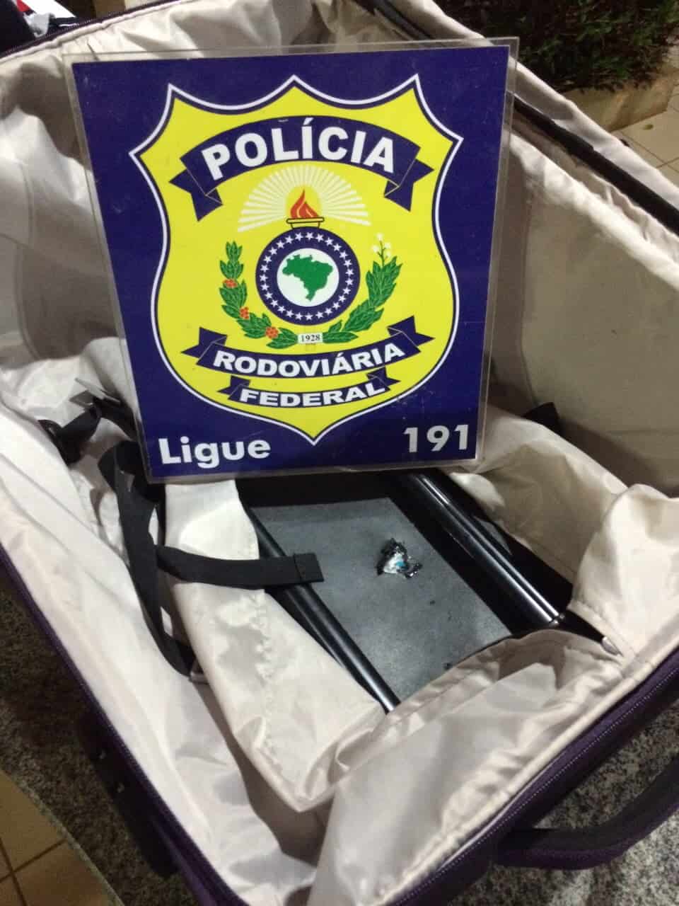 PRF prende peruano acusado de transportar 10 kg de cocaína 3 Fotos/Divulgação