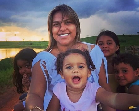 Curtindo o domingão de Páscoa no melhor estilo children & farm, Ligi Betão com os filhos Ana Flavia e Luis Felipe e a sobrinha Ana Beatriz.